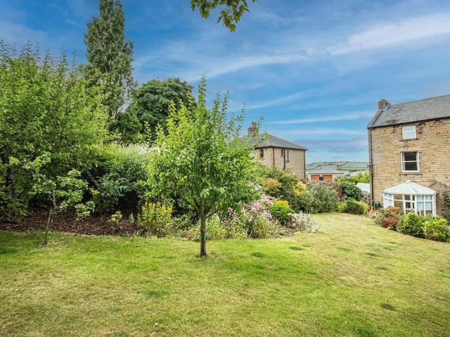 Vila Holmfield House Clayton West Exteriér fotografie